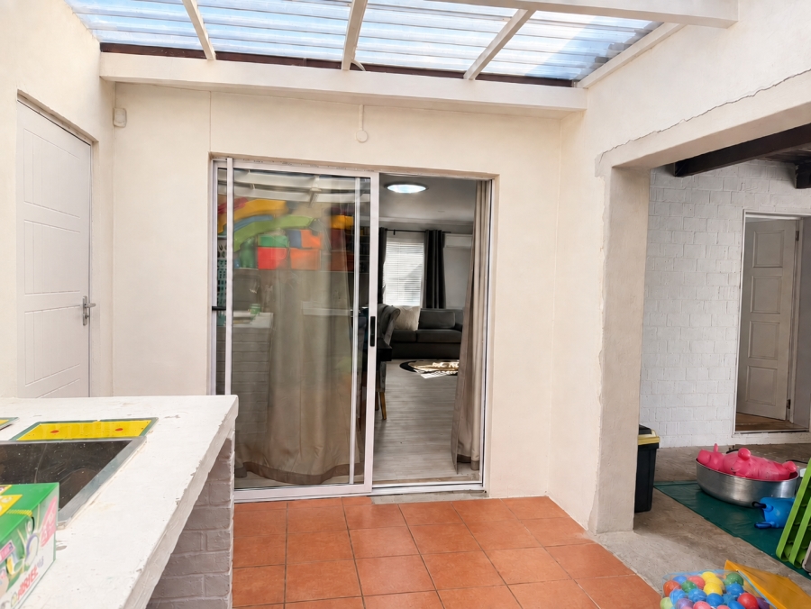 To Let 4 Bedroom Property for Rent in Edgemead Western Cape